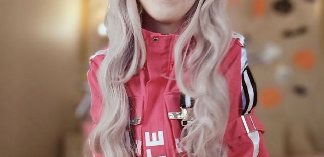 Model - Cosplay Girl squirt