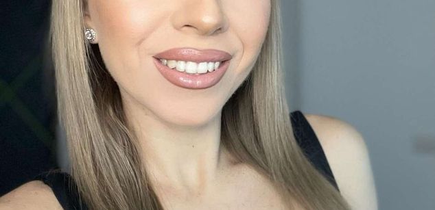 Model - Selena Falls young