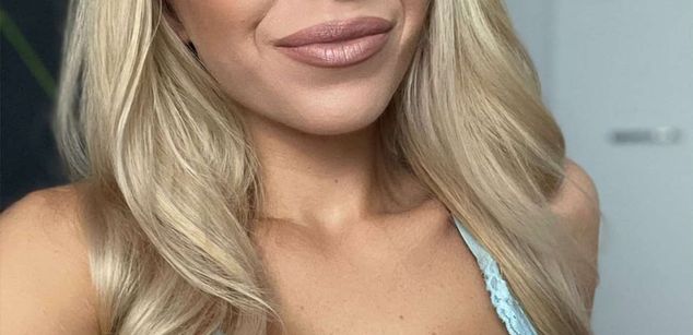 Model - Selena Falls young