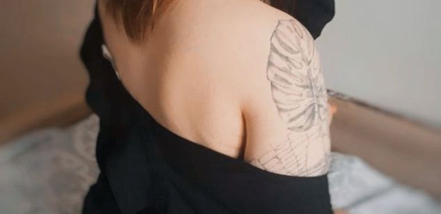 Model - Nessa Greyrat dildo