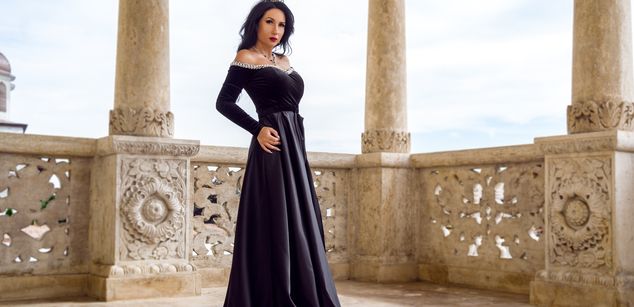 Model - BeckyShine mature