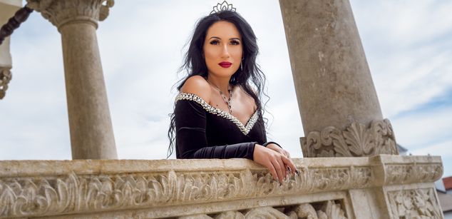 Model - BeckyShine mature