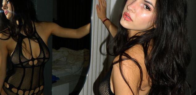 Model - LucyPurple squirt