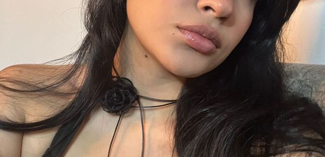 Model - Mia Saenz squirt