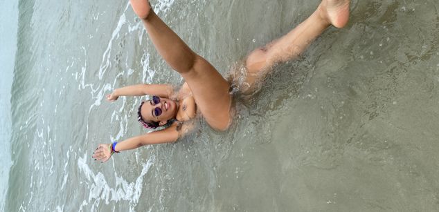 Model - Elizabeth corazon de leon cei