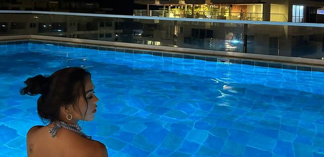 Model - JulianaSteward dildo