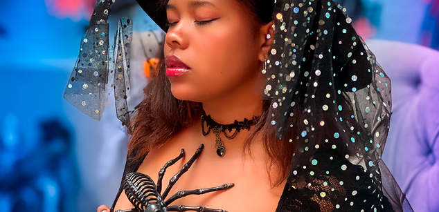 Model - sarah kingstone brunette