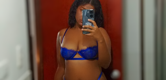 Model - sarah kingstone brunette