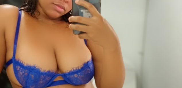 Model - sarah kingstone brunette