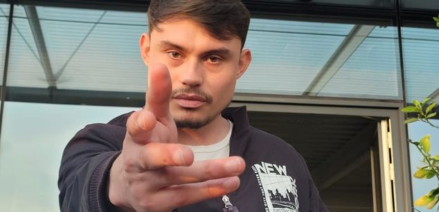 Model - Lupo Mercury uncut