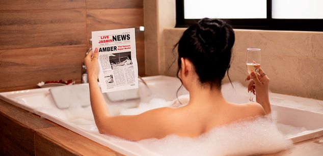 Model - Amber Cameron FINGERING