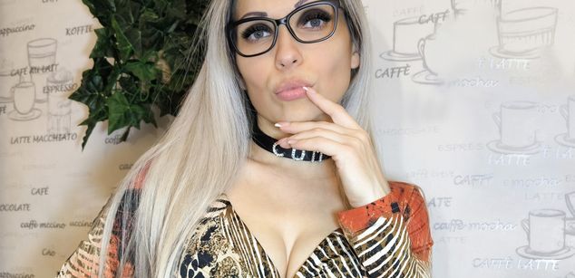 Model - Goddess Barbie Femdom Hottie joi