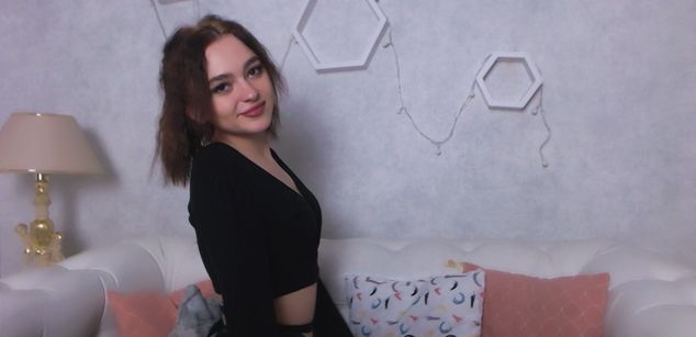 Model - LucyGoldi joi