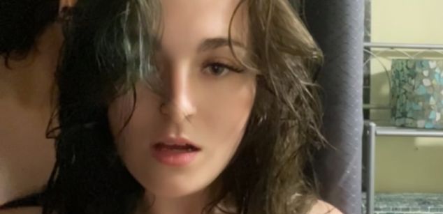 Model - Violet Syns slim