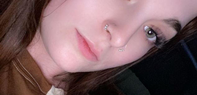 Model - Violet Syns slim