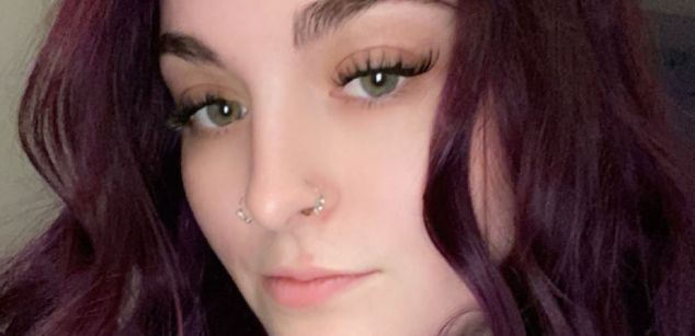 Model - Violet Syns slim