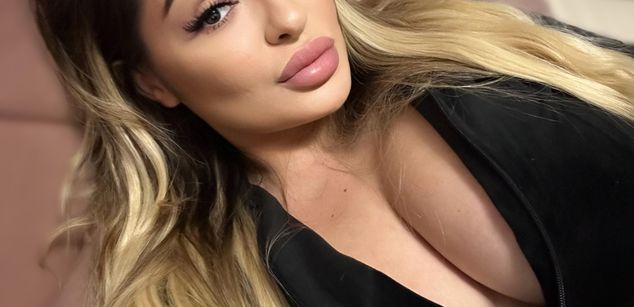 Model - Sophia Desiree longnails