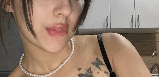 Model - EvaMooncler pussyplay