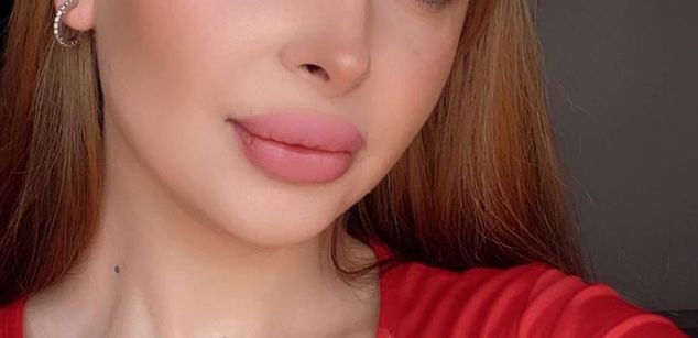 Model - Lewandowskaya tights