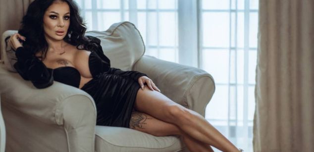 Model - AvaBraty brunette