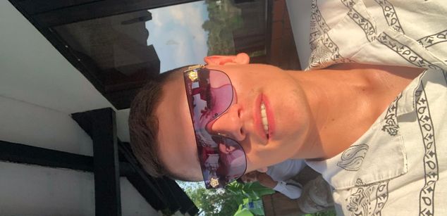 Model - Isaac_Clarck curioso