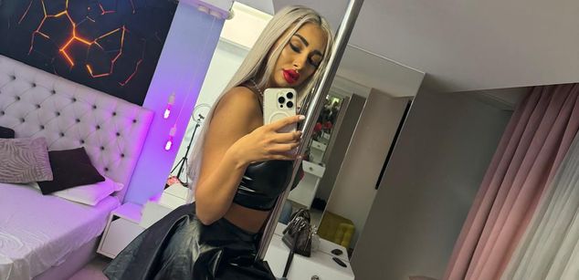 Model - GoldenAmber pussy