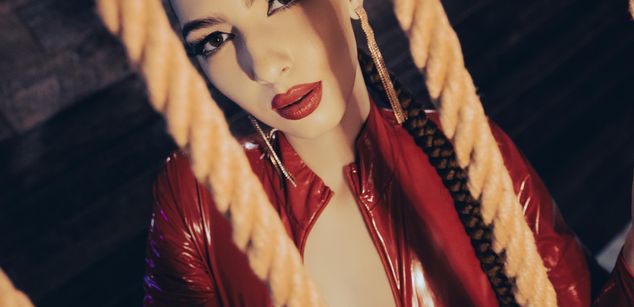 Model - SkylarSpark brunette