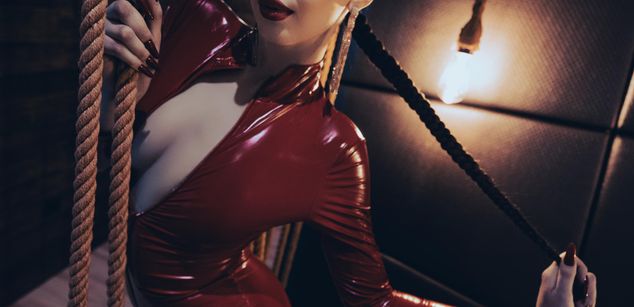 Model - SkylarSpark brunette