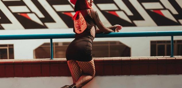 Model - Paris Watson latina