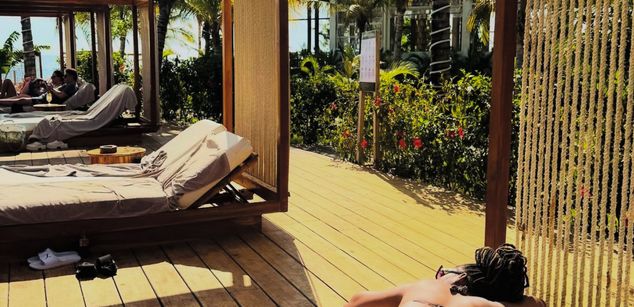 Model - EbonySalmie mistress