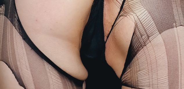 Model - AnnaLu strapon