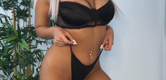 Model - GoldenAmber pussy