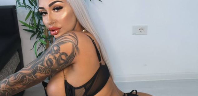 Model - GoldenAmber pussy