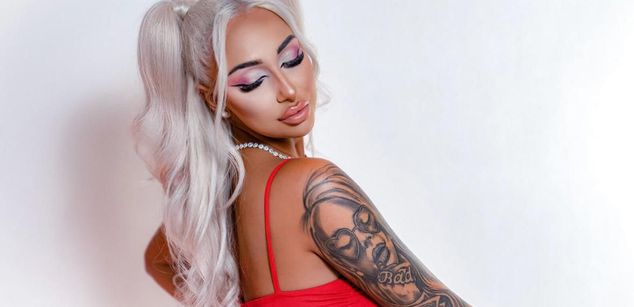 Model - GoldenAmber pussy