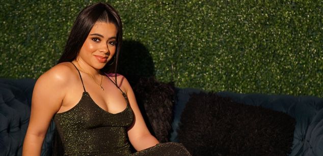 Model - KattaForbes Curvy