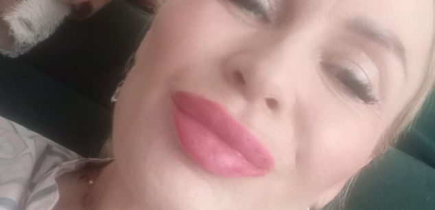 Model - EvaAmore blonde