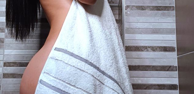 Model - ZaraClark bigass