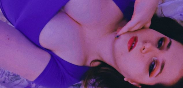 Model - Eva Nite orgasm