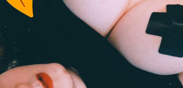 Model - Eva Nite orgasm