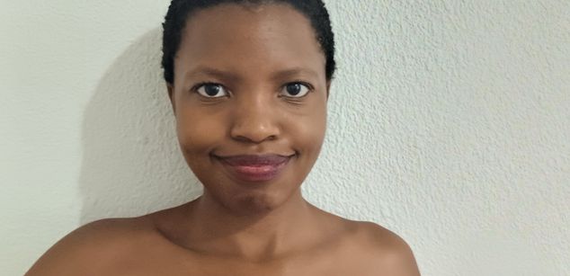 Model - MaxineDaisy hairy