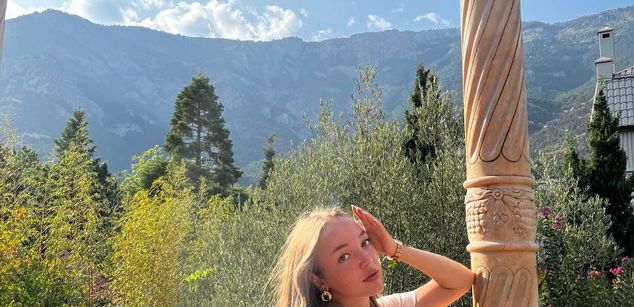 Model - Christy-Little feet