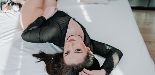 Model - ChloeAshton squirt