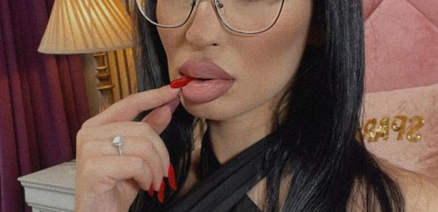 Model - VictoriaLane young