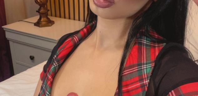 Model - VictoriaLane young