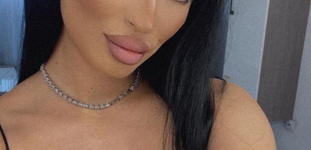 Model - VictoriaLane young