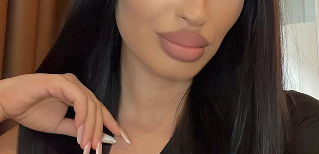 Model - VictoriaLane young