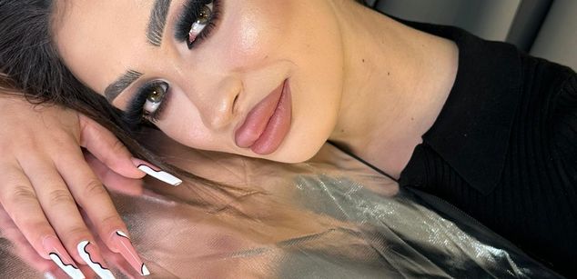 Model - VictoriaLane young