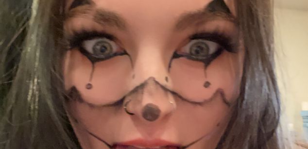 Model - Violet Syns slim