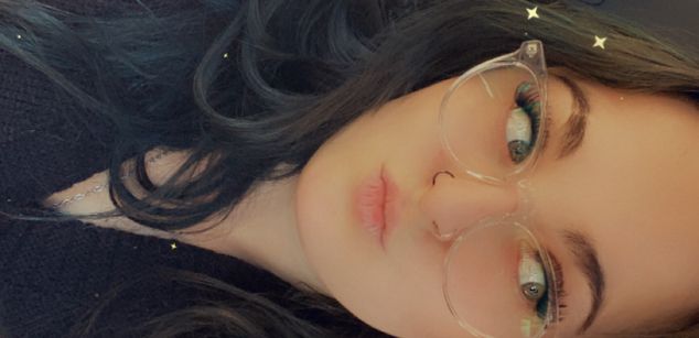 Model - Violet Syns slim