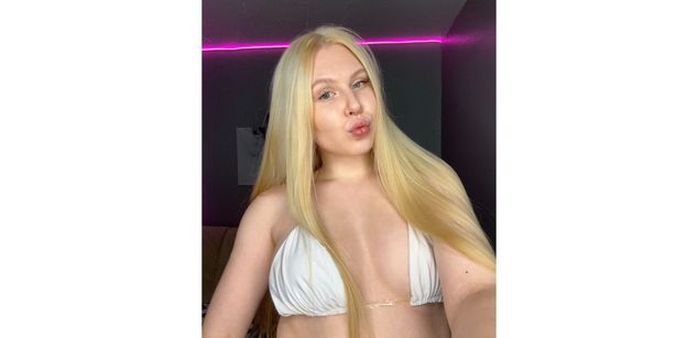 Model - mickey_mia blonde